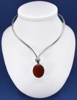 Stříbrný náhrdelník s karneolem Stříbrný náhrdelník s karneolem
