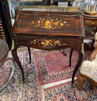 Dámský psací stůl   Dámský psací stůl