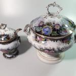 Jídelní servis s dekorem květin  Jídelní servis s dekorem květin