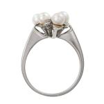 Zlatý prsten přírodními diamanty a perlami Akoya Zlatý prsten přírodními diamanty a perlami Akoya