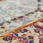 Designový konferenční stolek z čirého skla a kovu Designový konferenční stolek z čirého skla a kovu