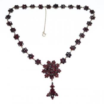 Granátový náhrdelník  Granátový náhrdelník