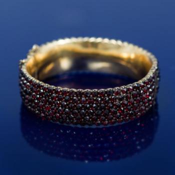 Granátový pevný náramek Granátový pevný náramek