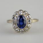 Zlatý prsten se safírem a diamanty Zlatý prsten se safírem a diamanty