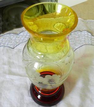 Váza s broušenými květy Váza s broušenými květy