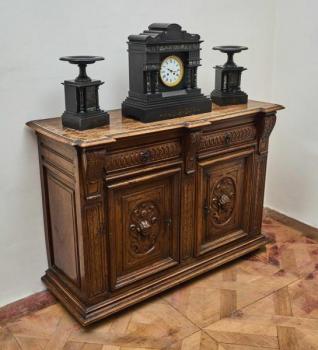 Masivní renesanční bufet z ořechového dřeva cca 17 Masivní renesanční bufet z ořechového dřeva cca 17