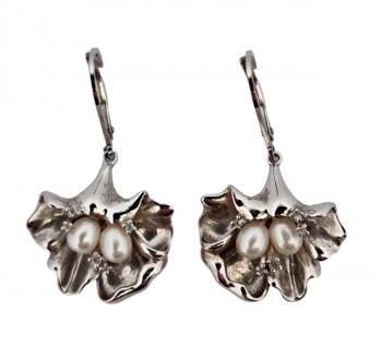 STŘÍBRNÉ NÁUŠNICE - LÍSTKY S PERLAMI STŘÍBRNÉ NÁUŠNICE - LÍSTKY S PERLAMI