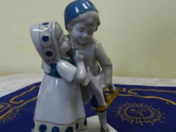 Porcelánové sousoší Děti s koníkem Goebel Hummel Porcelánové sousoší Děti s koníkem Goebel Hummel