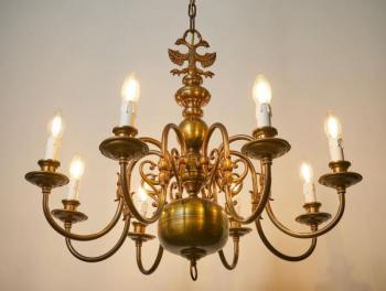 Osmiramenný vlámský lustr. Zrenovovaný Osmiramenný vlámský lustr. Zrenovovaný