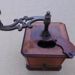Mlýnek na kávu - dřevěný Mlýnek na kávu - dřevěný