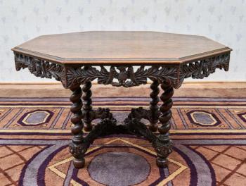 Neorenesanční jídelní stůl s orly Neorenesanční jídelní stůl s orly