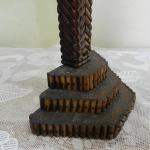 Porcelánový Ježíš Kristus na dřevěném kříži Porcelánový Ježíš Kristus na dřevěném kříži