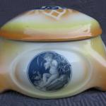 Dóza-chlapci-malý muzikanti, zn. Franz Manka Dóza-chlapci-malý muzikanti, zn. Franz Manka