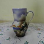 Džbán s krajinou a květinami Džbán s krajinou a květinami