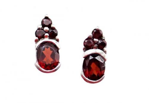 Stříbrné náušnice s červeným kamenem Stříbrné náušnice s červeným kamenem
