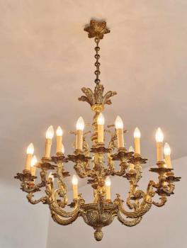 Historický odlitkový lustr ze zámku 18 žárovek Historický odlitkový lustr ze zámku 18 žárovek
