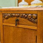 Zrestaurovaná starožitná ložnice Art Deco s velkou Zrestaurovaná starožitná ložnice Art Deco s velkou