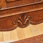 Křeslo HERVE z masivního dubu s bohatou řezbou Křeslo HERVE z masivního dubu s bohatou řezbou