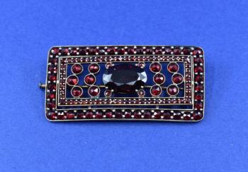 Granátová brož Granátová brož