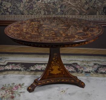 8. Kruhový stůl v barokním stylu 8. Kruhový stůl v barokním stylu