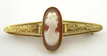 Zlatá gravírovaná brož s kamejí Zlatá gravírovaná brož s kamejí