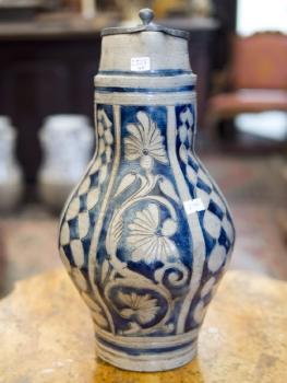 Korbel s cínovým víčkem Korbel s cínovým víčkem