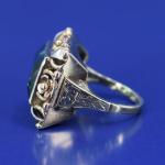 Zlatý prsten se zeleným kamenem, Au 585/1000/ 8,90 g Zlatý prsten se zeleným kamenem, Au 585/1000/ 8,90 g