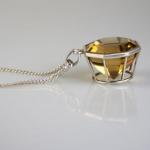 Stříbrný závěs s velkým citrínem Stříbrný závěs s velkým citrínem
