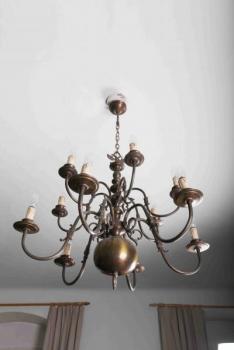 Dvouetážový vlámský lustr s orlicí Dvouetážový vlámský lustr s orlicí