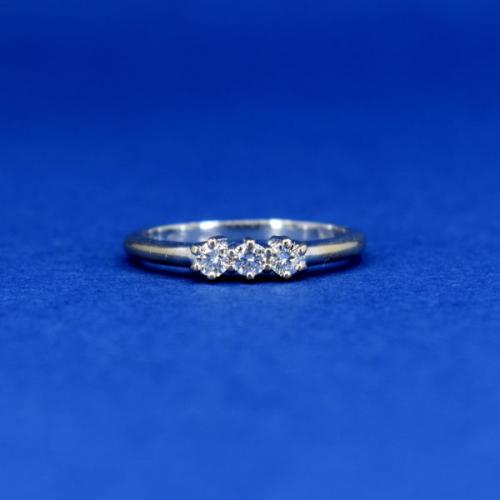 Zlatý prsten s brilianty Zlatý prsten s brilianty