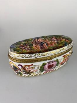 Porcelánová krabička s víkem Porcelánová krabička s víkem