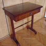 Stolek malý Biedermeier Stolek malý Biedermeier