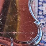 Bohatě vyřezávaný konzolový stůl s mramorem Bohatě vyřezávaný konzolový stůl s mramorem