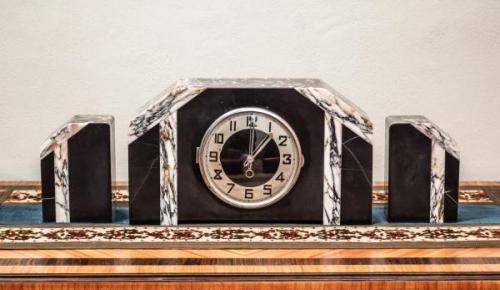 Krbové hodiny Art Deco třídílný set Krbové hodiny Art Deco třídílný set
