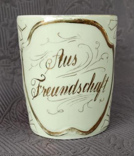 Hrnek - Aus Freundschaft ( Z přátelství ) Hrnek - Aus Freundschaft ( Z přátelství )