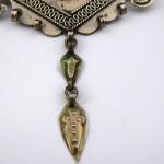 Brož s karneolem a přívěskem Brož s karneolem a přívěskem