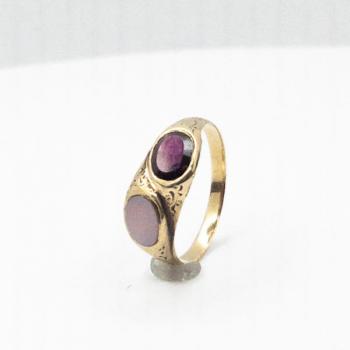Starožitný zlatý prsten s opálem a almandinem Starožitný zlatý prsten s opálem a almandinem