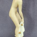 Dívka po koupeli, zn. Royal Dux  Dívka po koupeli, zn. Royal Dux