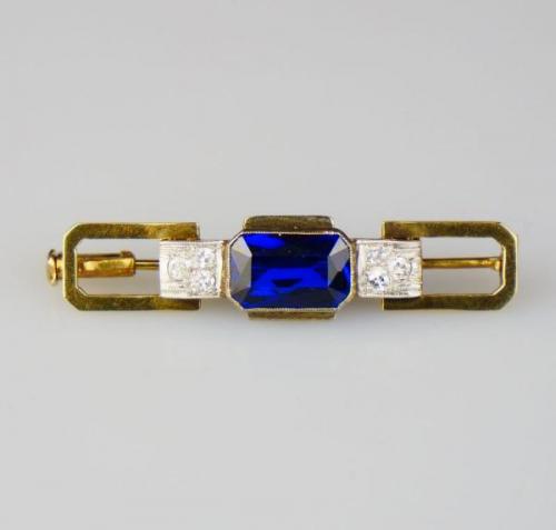 Art deco zlatá brož s diamanty a safírem Art deco zlatá brož s diamanty a safírem