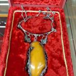 MASIVNÍ STŘÍBRNÝ NÁHRDELNÍK S PŘÍRODNÍM JANTAREM MASIVNÍ STŘÍBRNÝ NÁHRDELNÍK S PŘÍRODNÍM JANTAREM