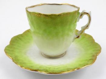 Koflík - zlacený reliéfní květ Koflík - zlacený reliéfní květ