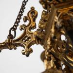 Menší neogotický lustr Menší neogotický lustr