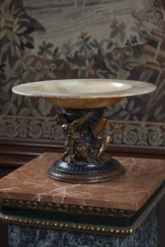 71. Mísa na figurální noze 71. Mísa na figurální noze