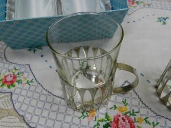 Sklenice v chromové montáži Sklenice v chromové montáži