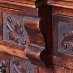 Anglický příborník s velkým zrcadlem – ručně vyřez Anglický příborník s velkým zrcadlem – ručně vyřez