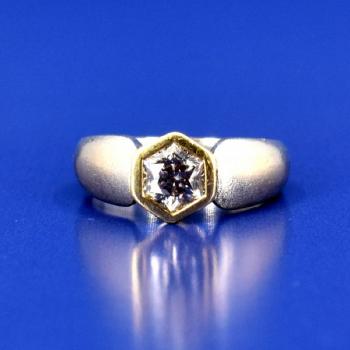 Zlatý prsten s diamantem 0,90 ct Zlatý prsten s diamantem 0,90 ct