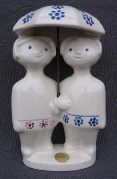 Dvě dívky pod deštníkem ? Dvě dívky pod deštníkem ?