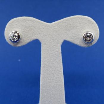 Bílozlaté náušnice s brilianty Bílozlaté náušnice s brilianty