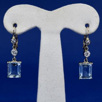 Bílozlaté náušnice s akvamaríny Bílozlaté náušnice s akvamaríny