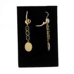 Zlaté visací náušnice s opály a smaragdy Zlaté visací náušnice s opály a smaragdy